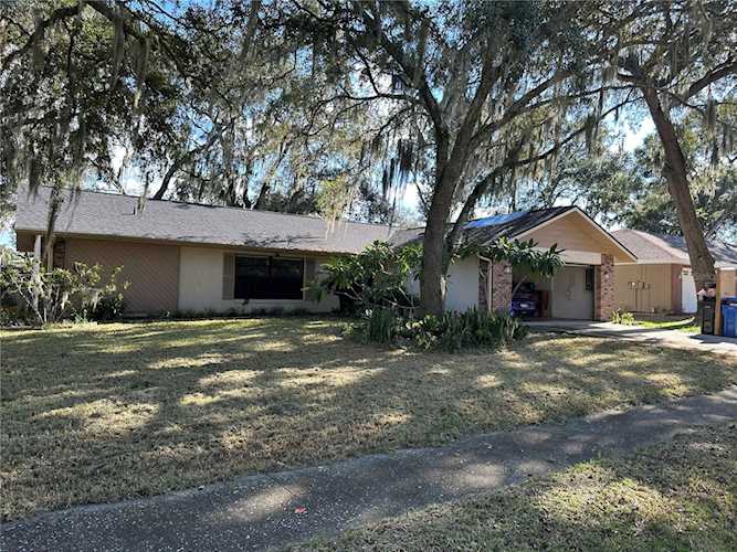 1105 Riflecrest Ave Valrico, FL 33594