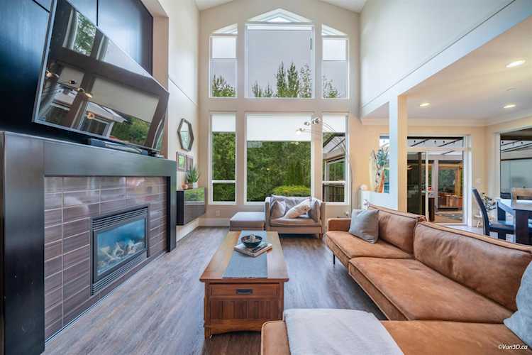 23773 111A Avenue Maple Ridge, BC V2W 0E5