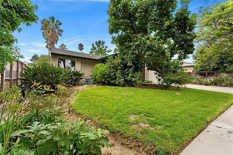 157 South Hermosa Avenue Sierra Madre, CA 91024