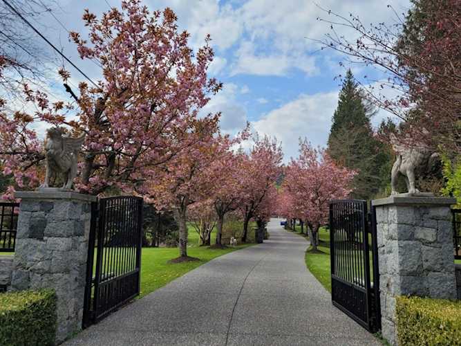10721 268 Street Maple Ridge, BC V2W 1M8