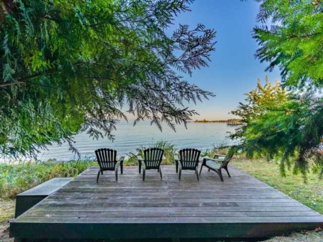 392 Bay Ave Parksville, BC V9P 1E1
