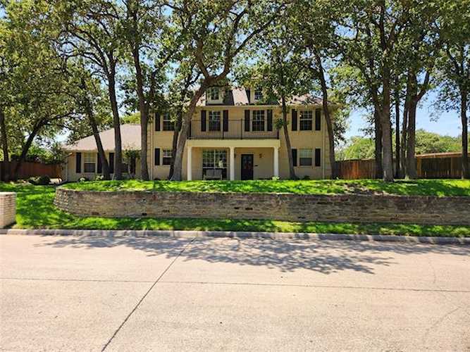 3629 Chateaux Lane Hurst, TX 76054
