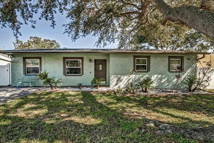 11083 Valencia Ave Seminole, FL 33772