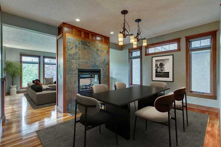 36 Tusslewood Dr NW Calgary, AB T3L 2M6