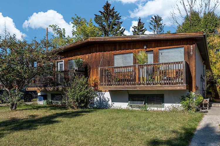 8910 36 Ave NW Calgary, AB T3B 1W6