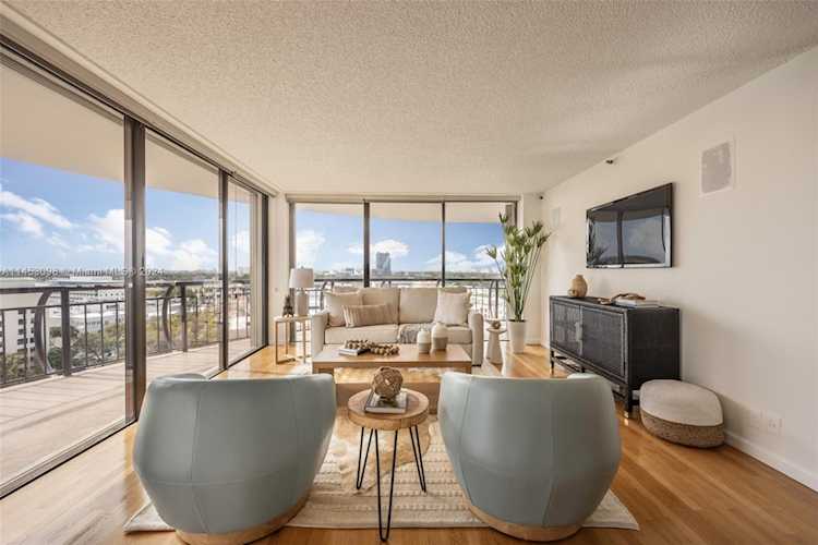 2843 S Bayshore Dr #15A Coconut Grove, FL 33133