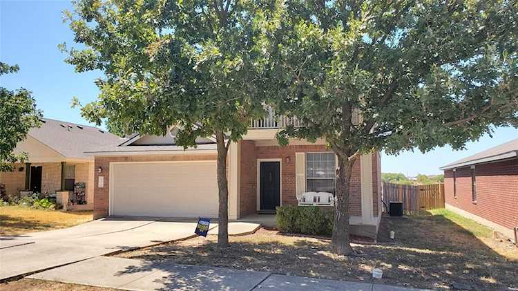 2604 Green Meadows LN Buda, TX 78610