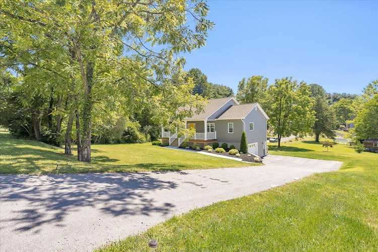 259 Catawba Daleville, VA 24083