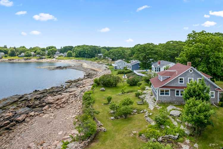 4 Hamlin Place York, ME 03909