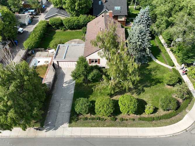 3243 Alfege St SW Calgary, AB T2T3S4