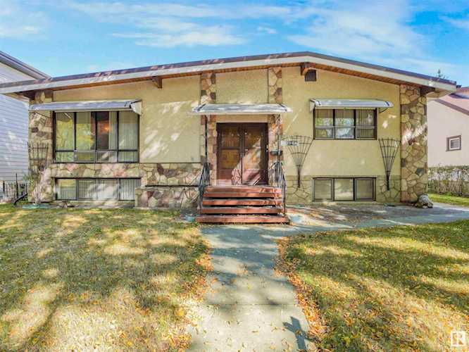 11239 64 Street Edmonton, AB T5W 4H4