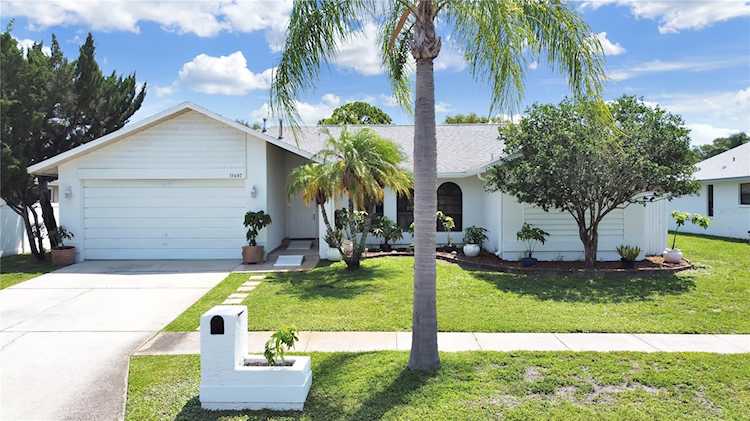 11497 Harborside CIRCLE Largo, FL 33773