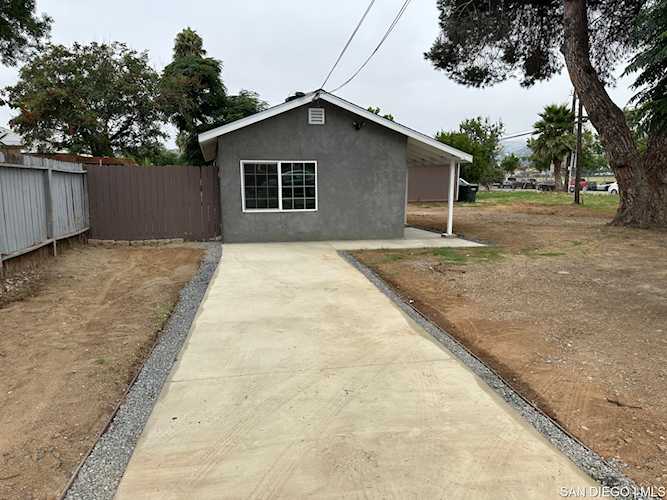 674 E Lincoln Ave Escondido, CA 92026