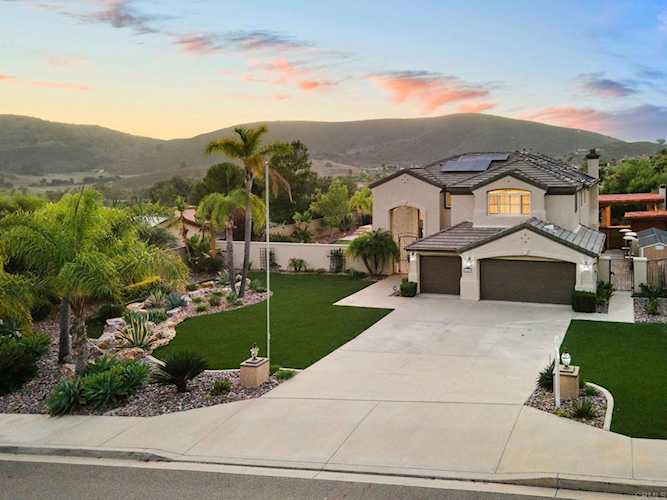 654 Arcadia Bluff Court San Marcos, CA 92069