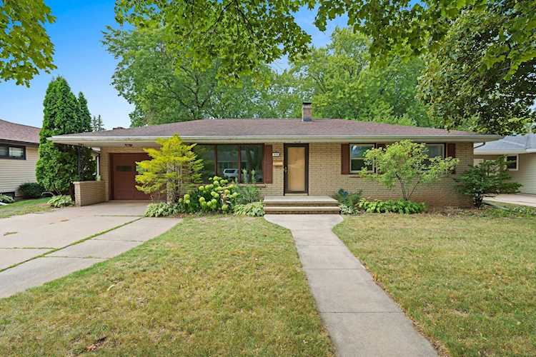 1419 N Douglas St Appleton, WI 54914-2517 home for sale, MLS#50279500 - Dallaire Realty Photo 1