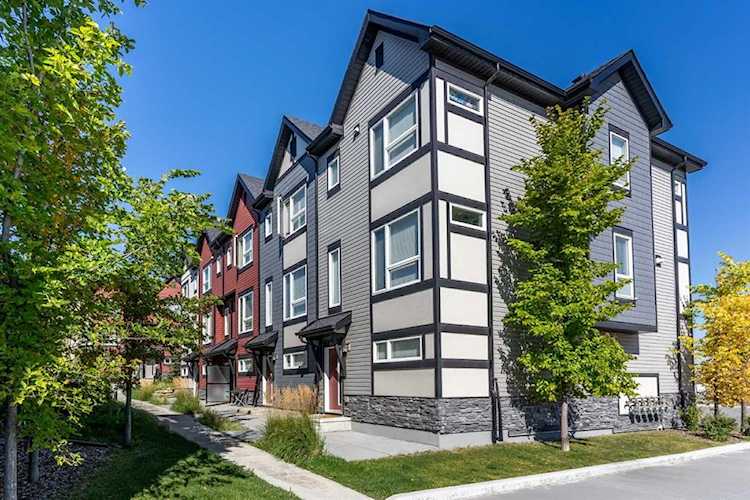 11 Evanscrest Mews NW #502 Calgary, AB T3P 0Y1