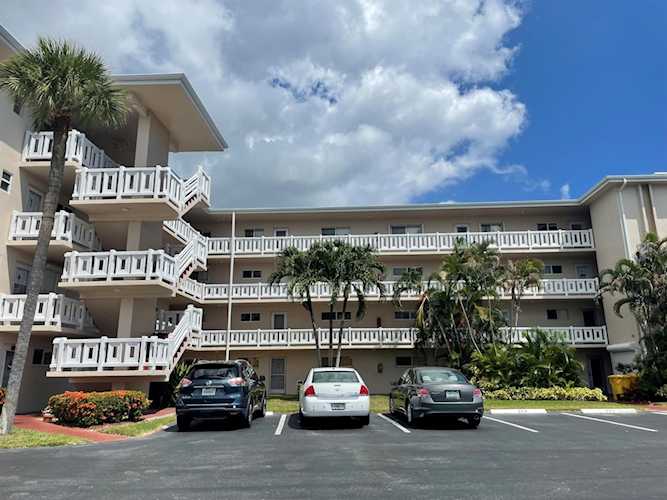 2669 S Garden Drive #102 Lake Worth, FL 33461