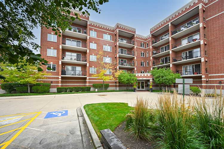 405 Front St #201 Wheaton, IL 60187