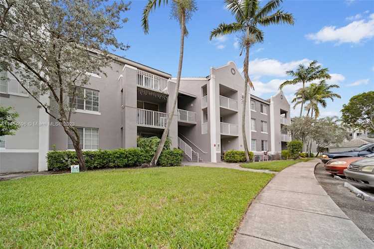 720 SW 111th Ave #201 Pembroke Pines, FL 33025