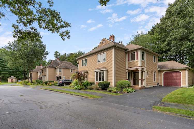 10 Stoneledge Dr Portland, ME 04102