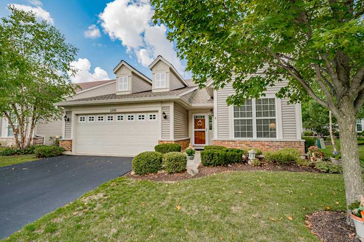 1206 Heathrow Ln Aurora, IL 60502