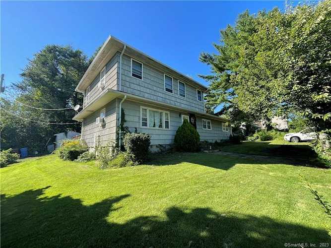 71 Saginaw Trl Shelton, CT 06484