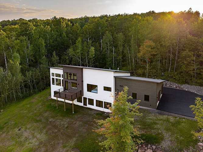 814 Pleasant View Drive Duluth, MN 55803