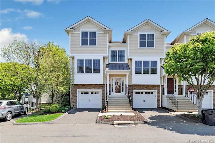 401 Woodland Hills Dr #401 Trumbull, CT 06611