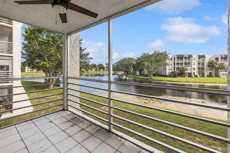 9230 Lagoon Pl #211 Davie, FL 33324