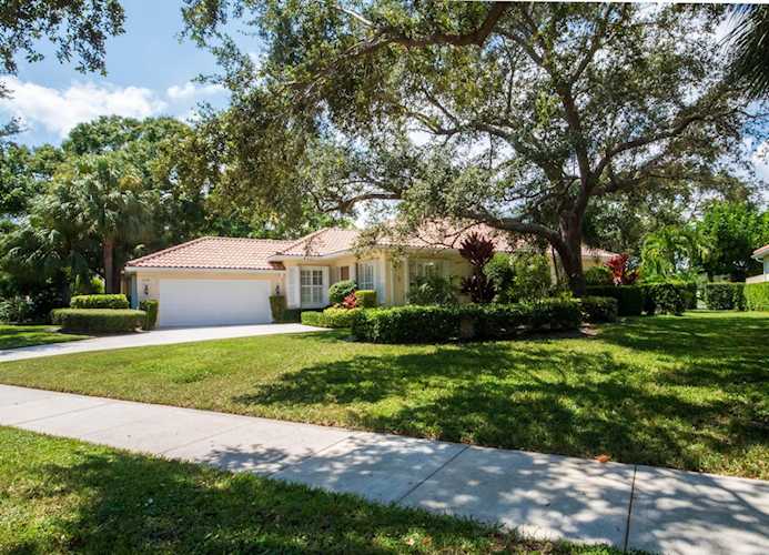 704 Blakely Court Palm Beach Gardens, FL 33410