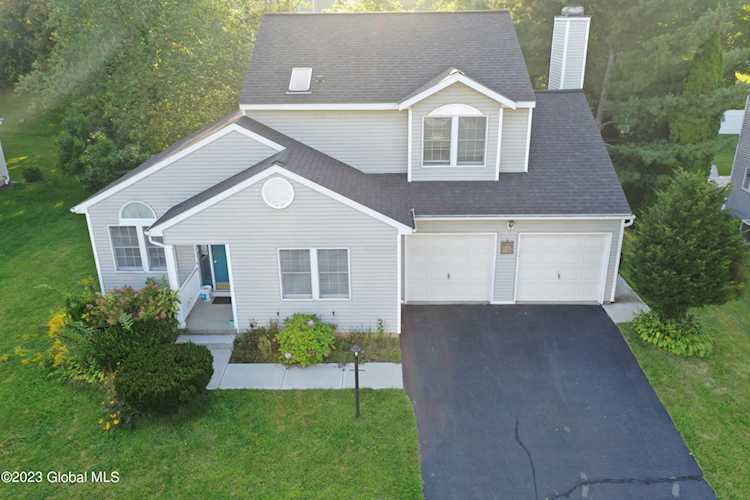 23 Ponderosa Dr Halfmoon, NY 12065