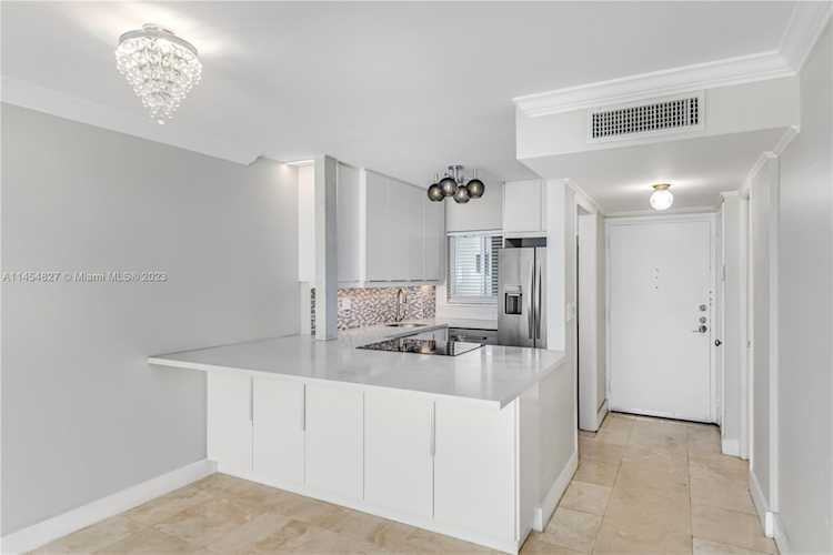 1345 Lincoln Rd #604 Miami Beach, FL 33139