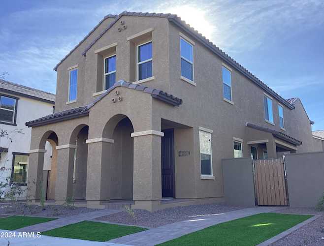 1961 W Hide Trail Phoenix, AZ 85085