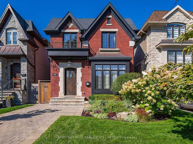252 Sutherland Dr Toronto, ON M4G 1J3