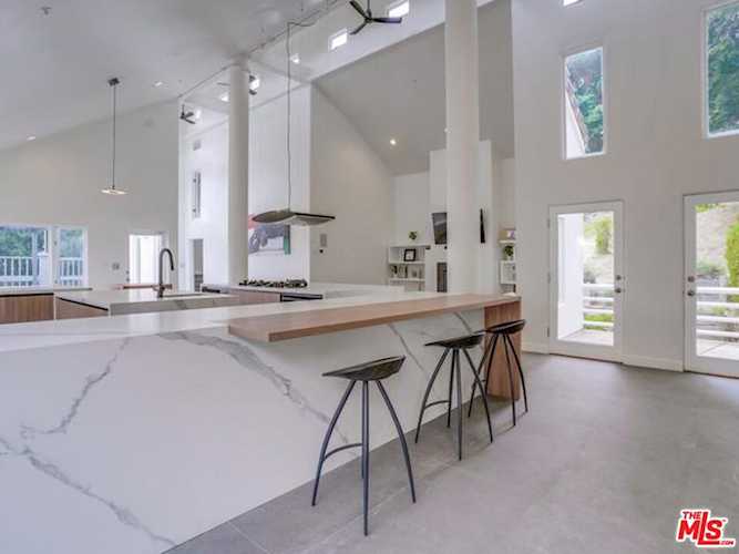 22029 Canon Dr Topanga, CA 90290