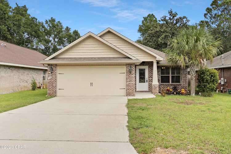 1721 Pine Ave Niceville, FL 32578