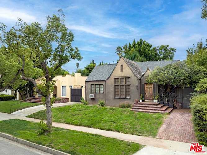 125 N Maple Dr Beverly Hills, CA 90210