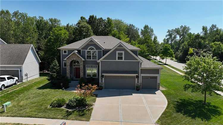 1843 Surrey St Liberty, MO 64068