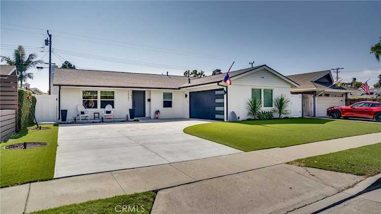 16381 Fairway Huntington Beach, CA 92649