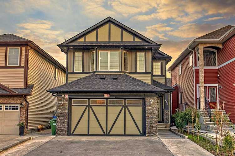 482 Saddlelake Dr NE Calgary, AB T3J 0R7