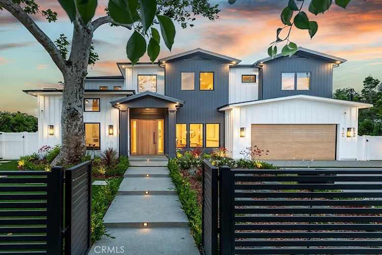 5185 Woodley Ave Encino, CA 91436