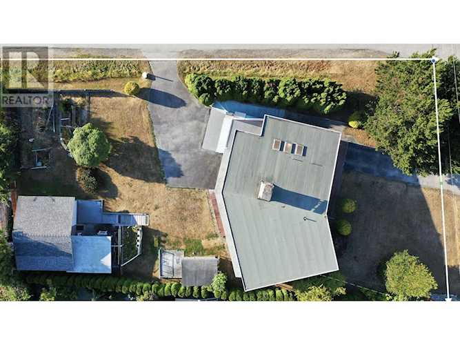 4815 Laurel Avenue Sechelt, BC V7Z0B5