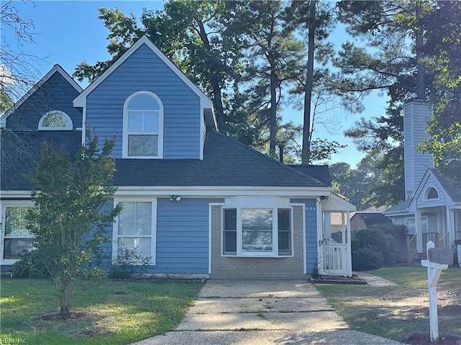 908 Woodcreek Dr Newport News, VA 23608
