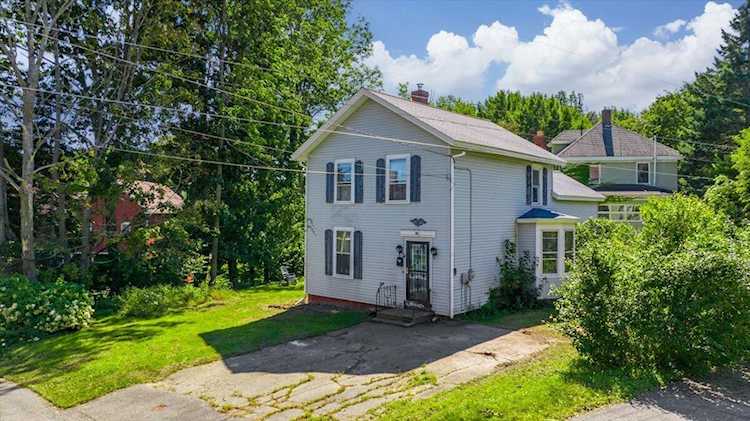22 Lake St Auburn, ME 04210