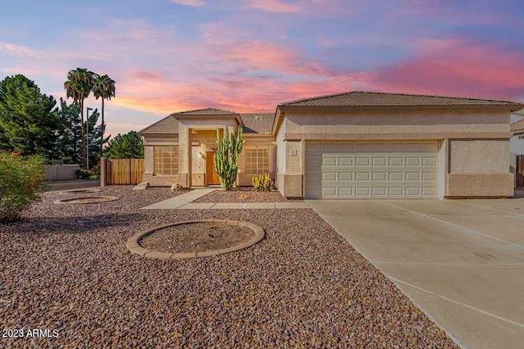 72 E Spur Avenue Gilbert, AZ 85296