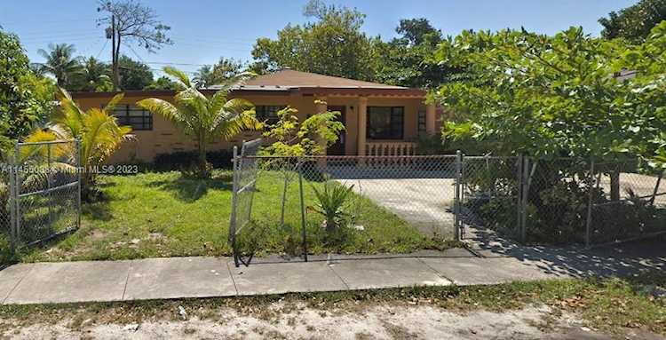 1166 NW 113th Ter Miami, FL 33168 | MLS A11455088 Photo 1