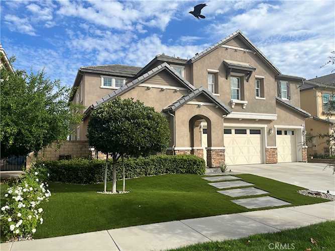 22352 Windriver Ct Saugus, CA 91350