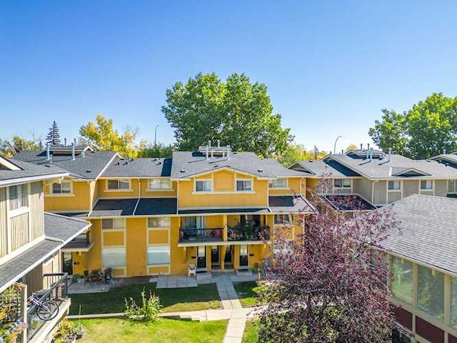 2200 Woodview Dr SW #708 Calgary, AB T2W 3N6