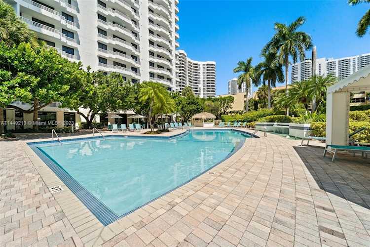 3300 NE 192nd St #PH13 Aventura, FL 33180