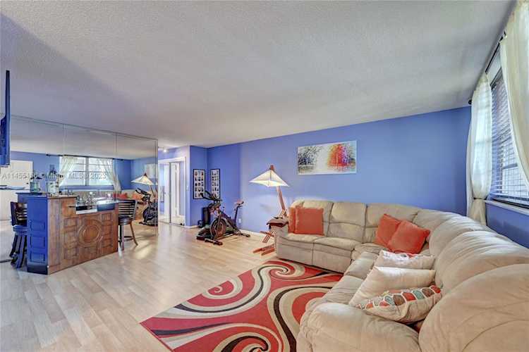 1811 Jefferson St #307 Hollywood, FL 33020